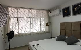 Apto estudio con parqueadero y wifi.